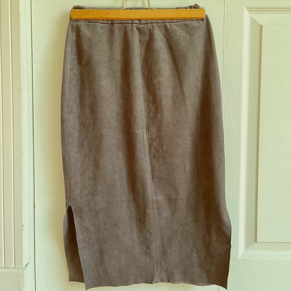Aritzia Wilfred Free Faux Suede Skirt - Picture 3 of 3
